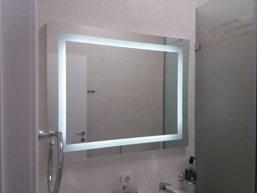 Зеркало с LED-подсветкой и пескоструйным рисунком, 800(В)х1000(Ш)мм