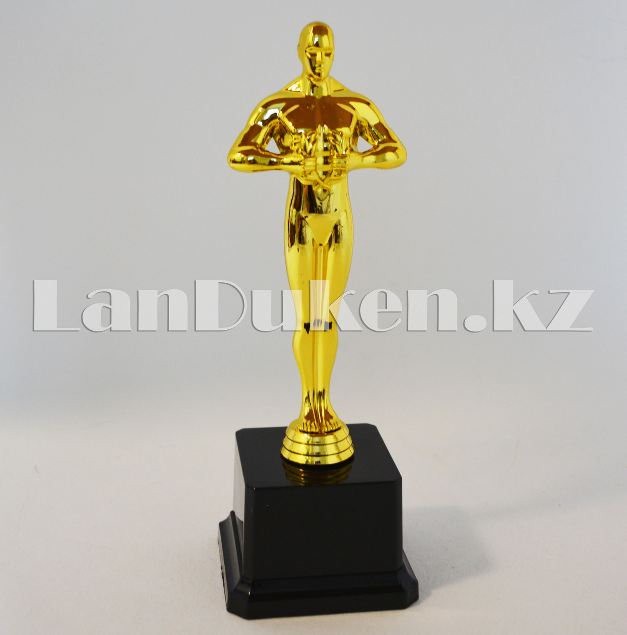 Фигура сувенирная Оскар с квадратной подставкой большая (21 см) с возможностью гравировки - фото 6 - id-p63706570