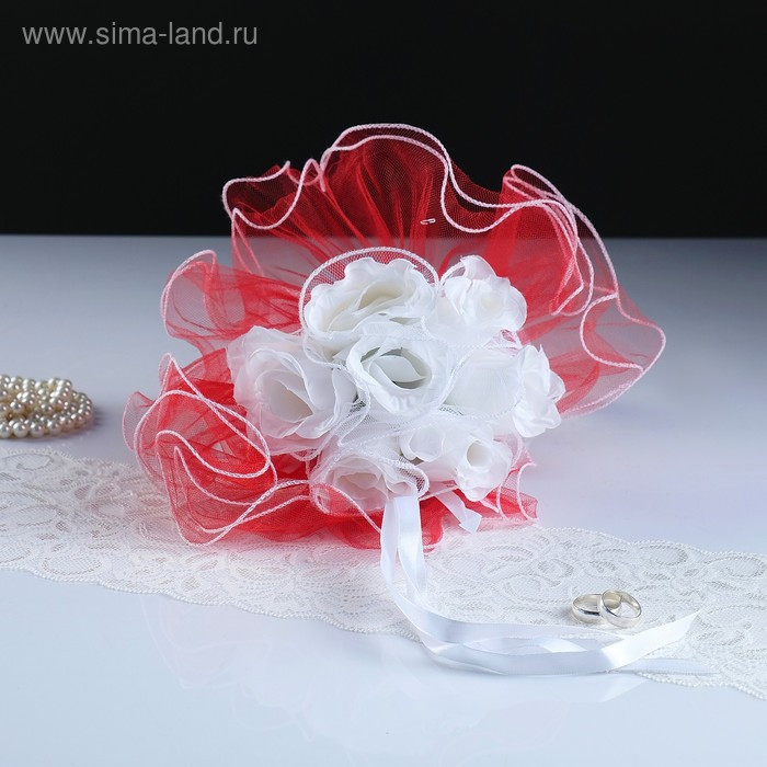 Букет-дублер для невесты "Каприз",  красный с белыми розами, 25х20 см