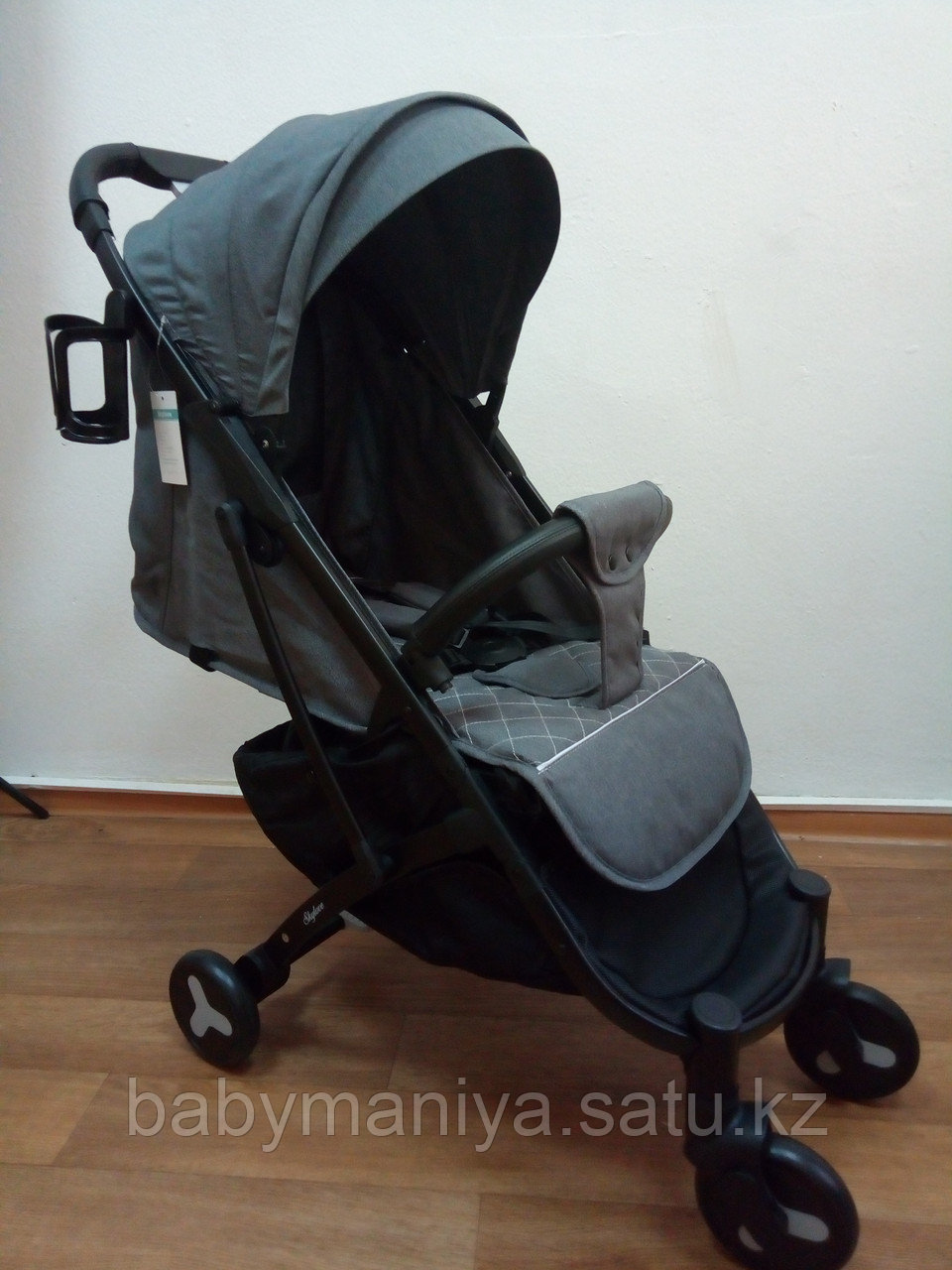 Коляска Mstar (Baby Grace) с чехлом на ножки Серый