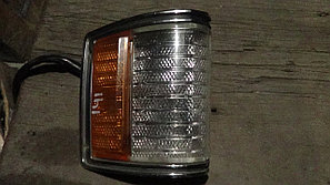 Поворотник правый Toyota Crown