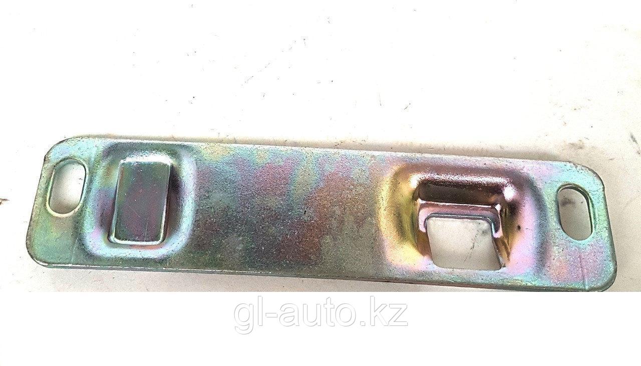 Защелка стопора задней левой двери Г-2705, 3221 нижняя