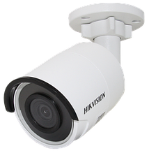 DS-2CD2043G0-I - 4MP Уличная цилиндрическая IP-камера с ИК-подсветкой на кронштейне.