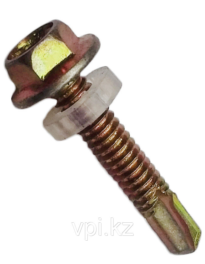 Қыз өз кискасын мастурбациялайды және одан шырыш ағып кетеді