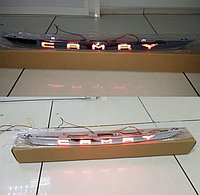 Задняя LED хромированная планка на Camry 70/75 2018-22 с надписью Camry
