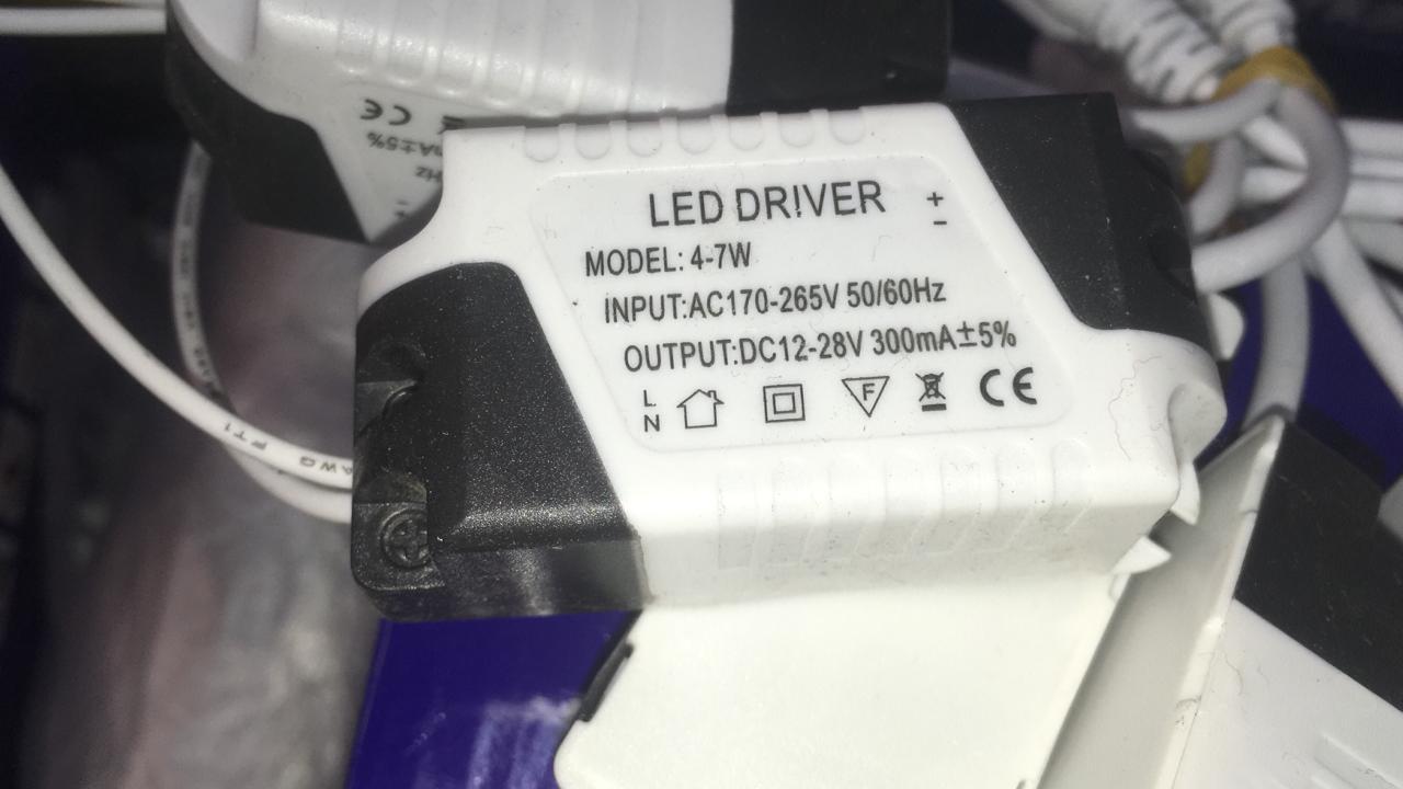 LED драйвер 300mA DC12-20V 4-7W на 220 В