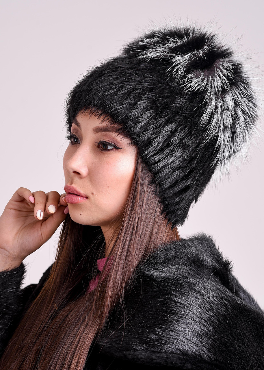 Женская зимняя шапка из натурального меха чернобурки и нутрии