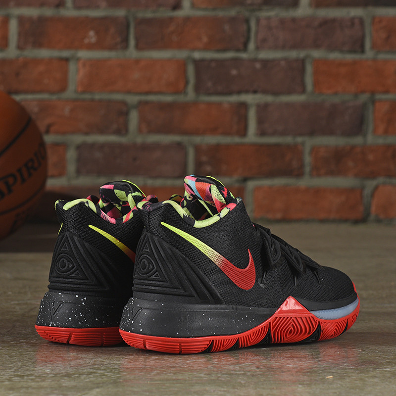 Баскетбольные кроссовки Nike Kyrie (V) 5 " Black/Red " from Kyrie Irving - фото 2 - id-p59244621