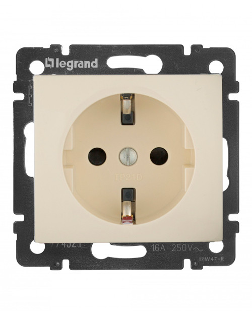 Розетка Legrand 695613 Valena 2К+З. Немецкий стандарт с защитными шторками слоновая кость