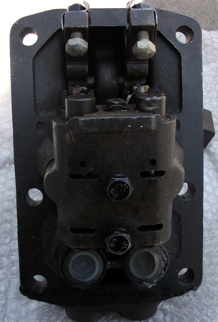 Клапан рулевого управления 16Y-76-22000, 144-40-00100 бульдозера SHANTUI SD16 - фото 1 - id-p65243255