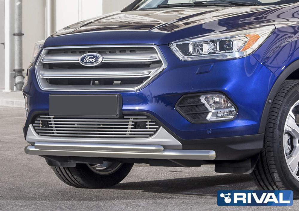Решётка в бампер на Ford Kuga 2016-  d10 (с передними парктрониками)