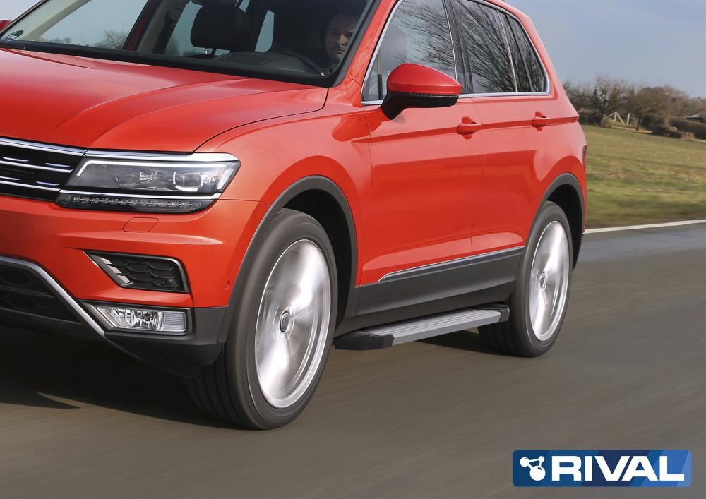 Пороги на Volkswagen Tiguan 2017-2024  "Silver"