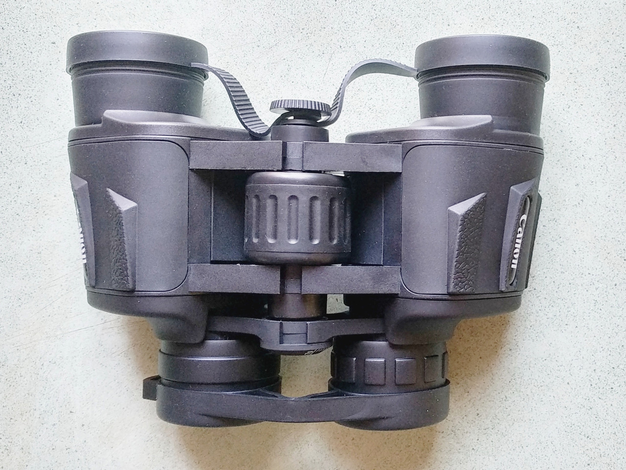 Бинокль Canon 8x40