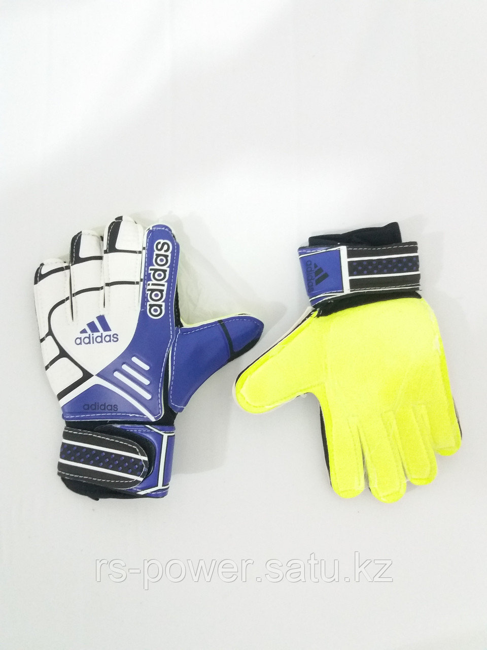 Вратарские перчатки Adidas