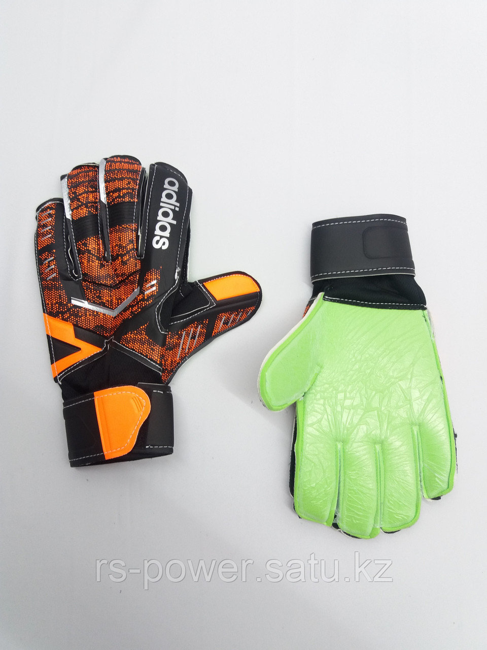 Вратарские перчатки Adidas