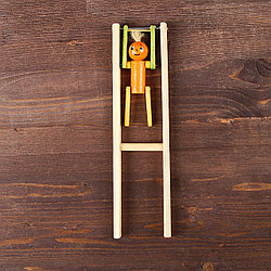 Деревянная игрушка "Акробат на качельке"