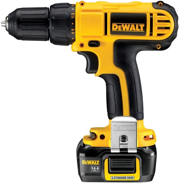 Дрель/шуруповерт DeWALT DC733C2