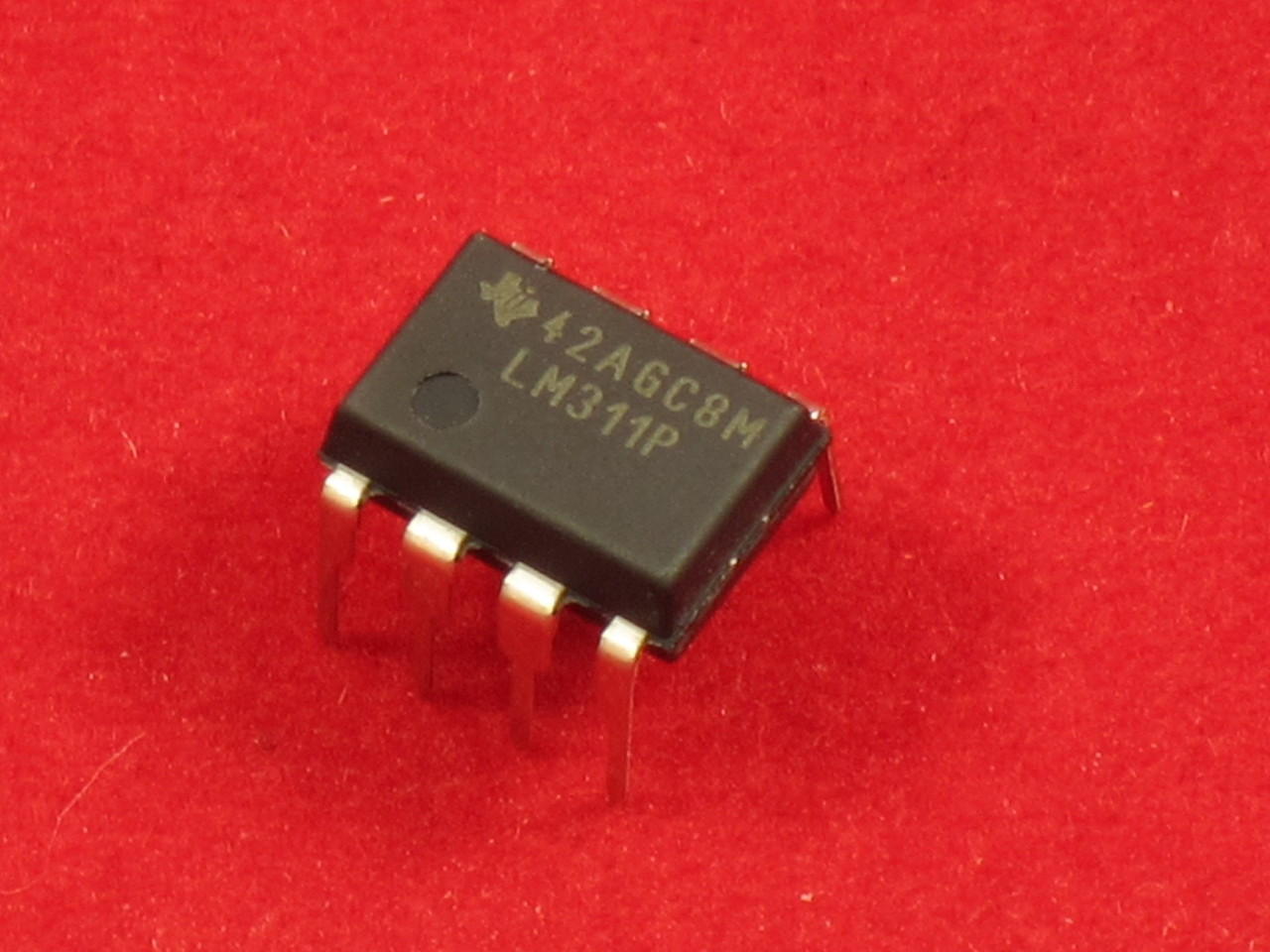 LM311P Компаратор напряжения - фото 1 - id-p5252252