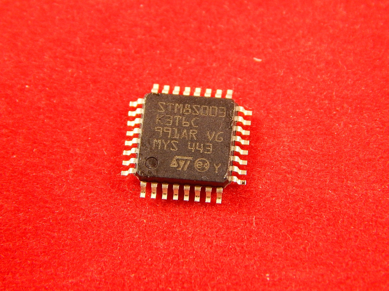 STM8S003K3T6C Микроконтроллер LQFP-32 - фото 1 - id-p5252273