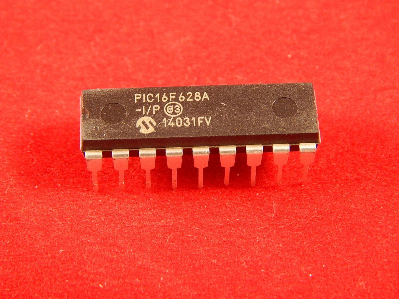 PIC16F628A-I/P Микроконтроллер - фото 1 - id-p5252283