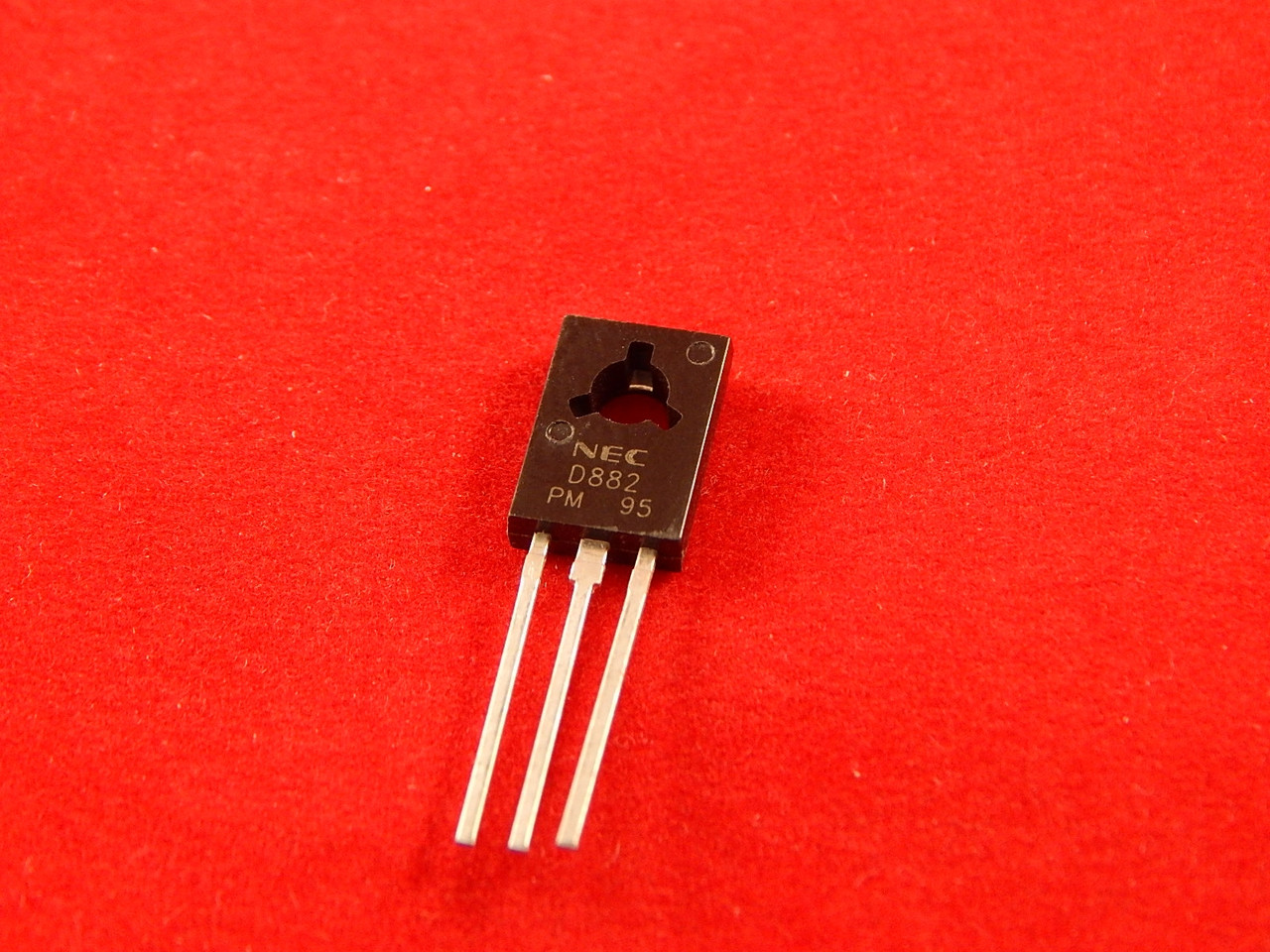 2SD882 Транзистор, TO-126 - фото 1 - id-p5252330