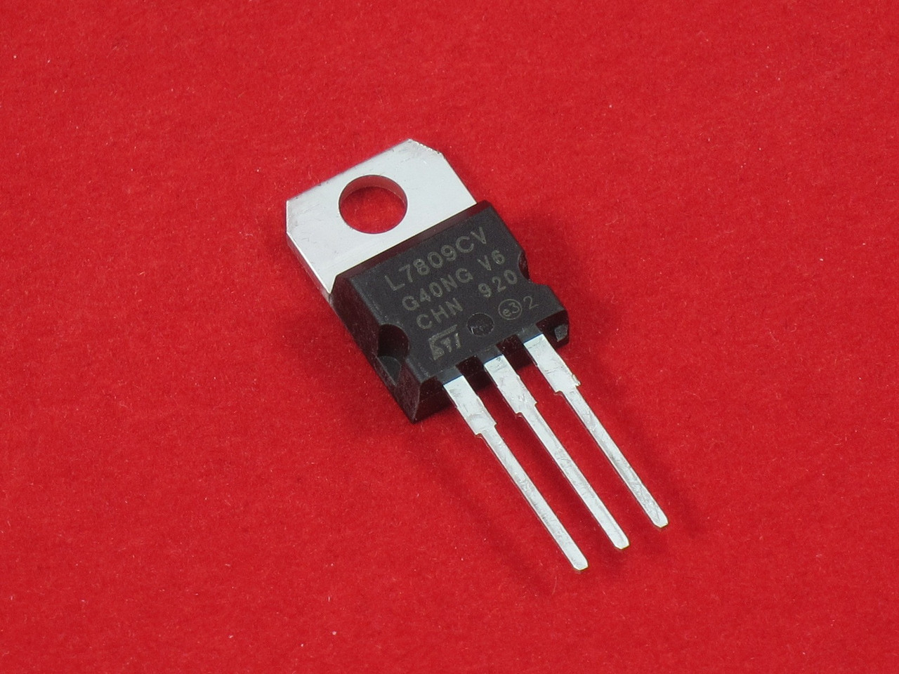 L7809 Стабилизатор напряжения (+9в,1.5А) TO220 - фото 1 - id-p5252456