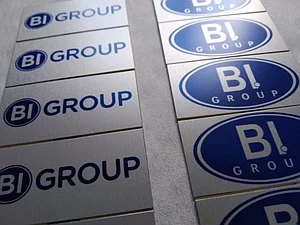 Цветные металлические шильды, таблички