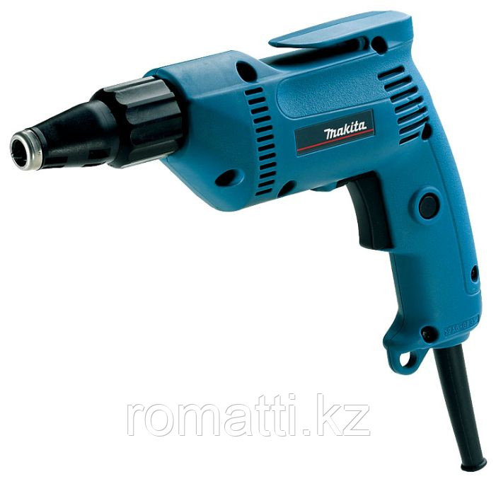 Шуруповерт Makita 6823