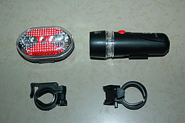 Набор фонариков - передний и задний на батарейках.
