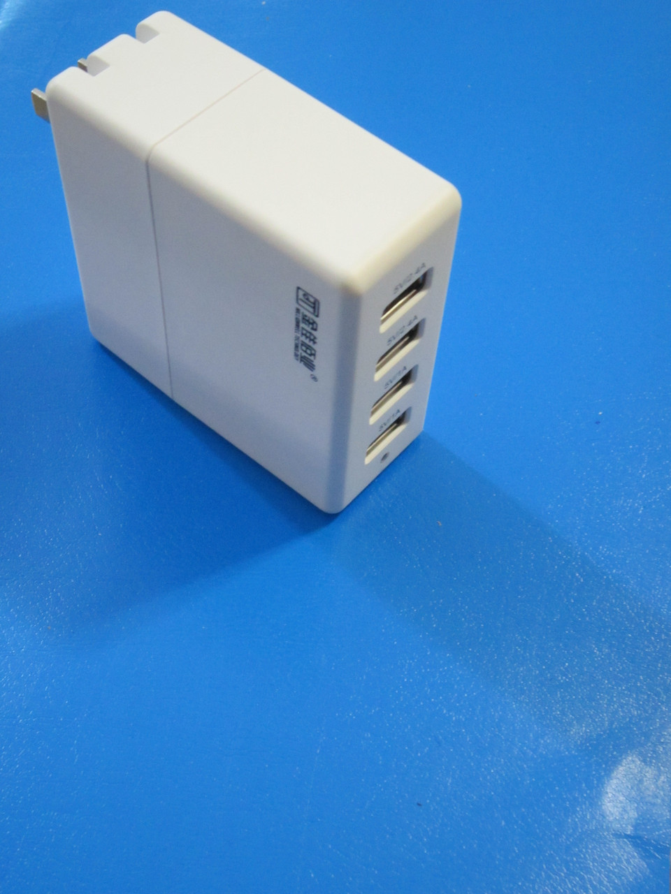 Универсальное зарядное устройство на 4 USB порта