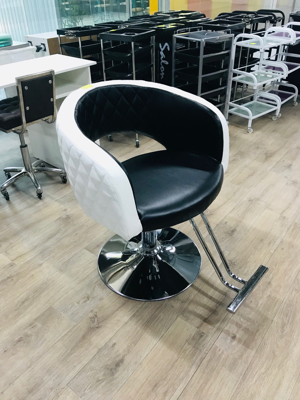 Белое парикмахерское кресло Бэлла из высококачественного кожзама - фото 4 - id-p66504864