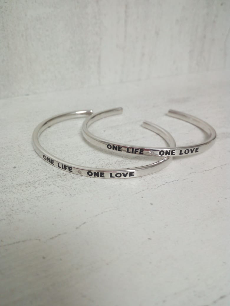 Браслет «One life-one love"