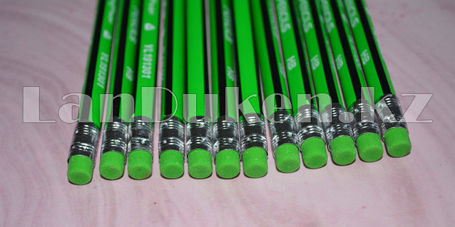 Қабырғаға қарсы тұрған кездегі анальды секс Пойыз купесінде секс туралы бейне