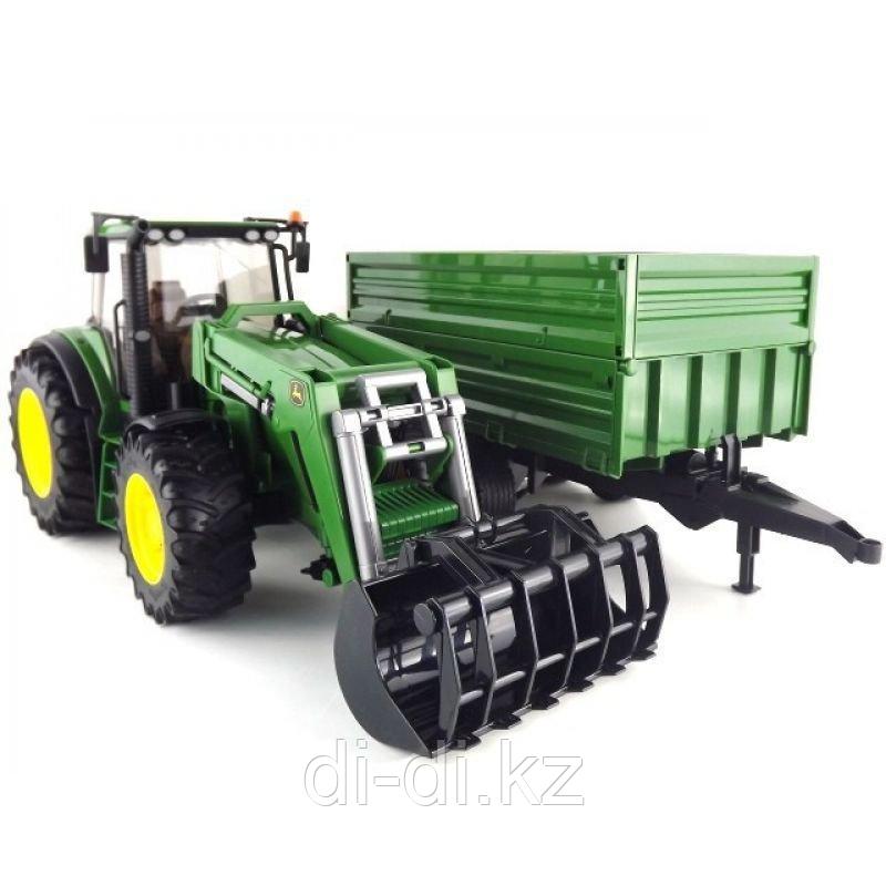 Трактор John Deere 7930 с погрузчиком и прицепом Bruder