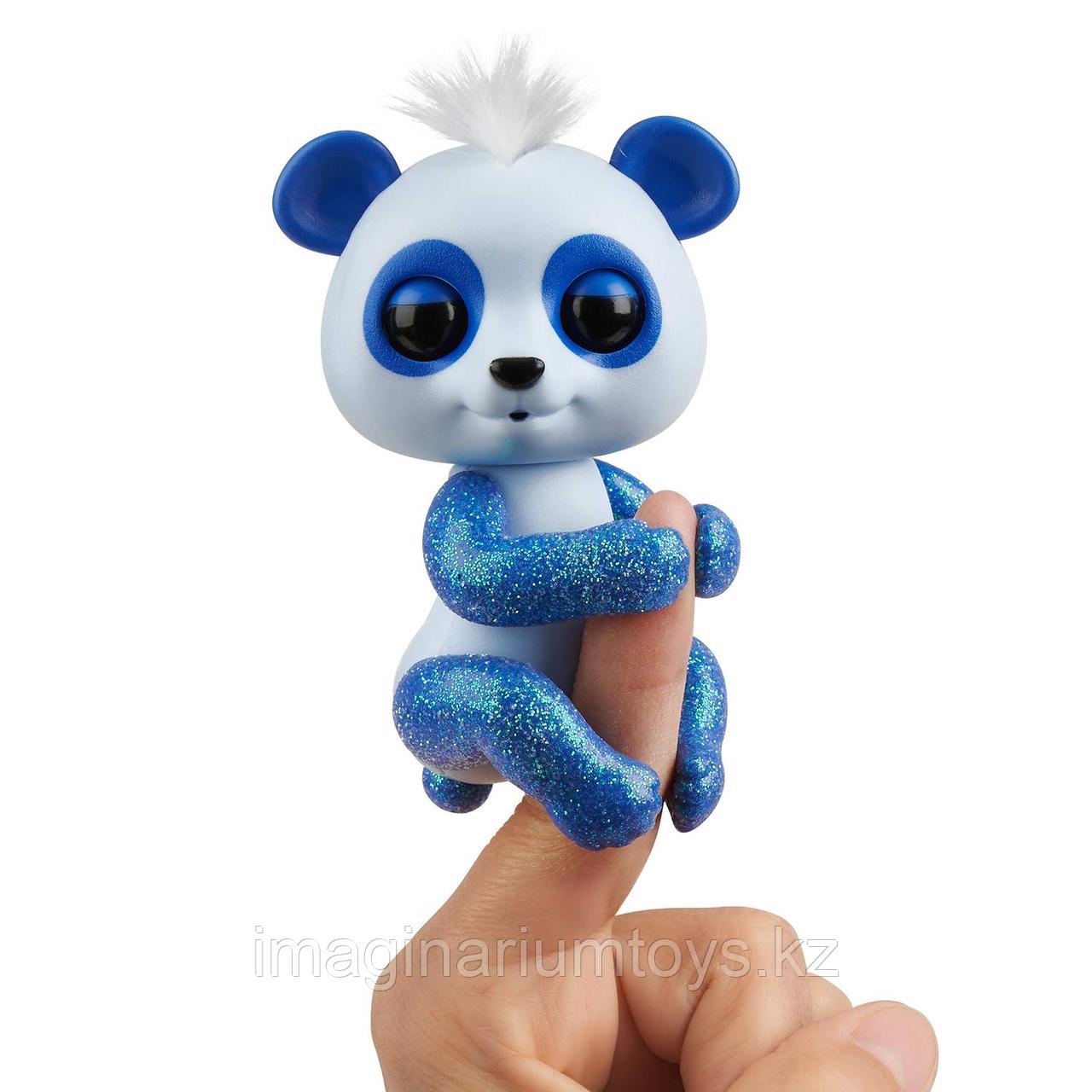Фингерлингс панда интерактивная Fingerlings сине-белая