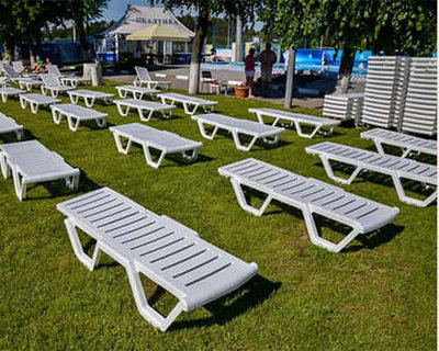 Пластиковые шезлонги (лежаки)