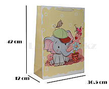 Подарочный пакет 3D рисунок 3D Слонёнок в кепке с цветочным горшком
