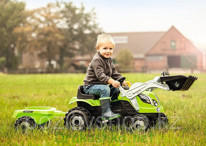 Детский педальный трактор Smoby с прицепом зеленый