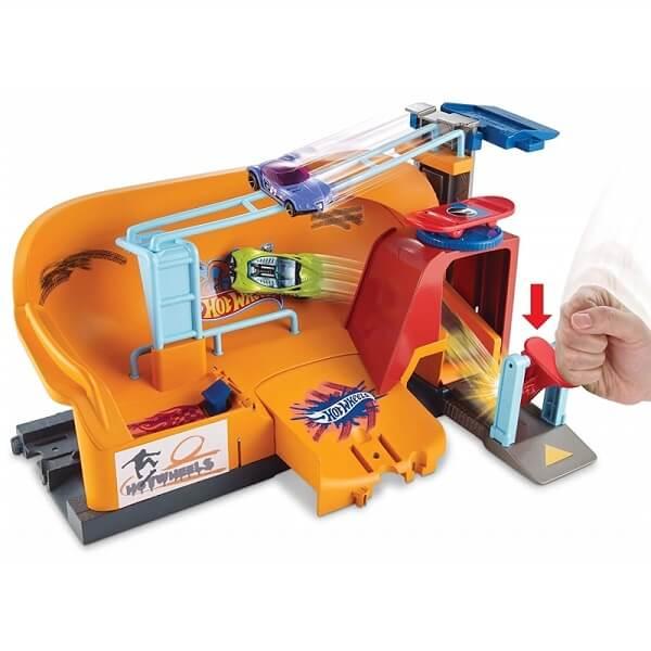 Mattel Hot Wheels Хот Вилс Сити Игровой набор "Трюк со скейтом"