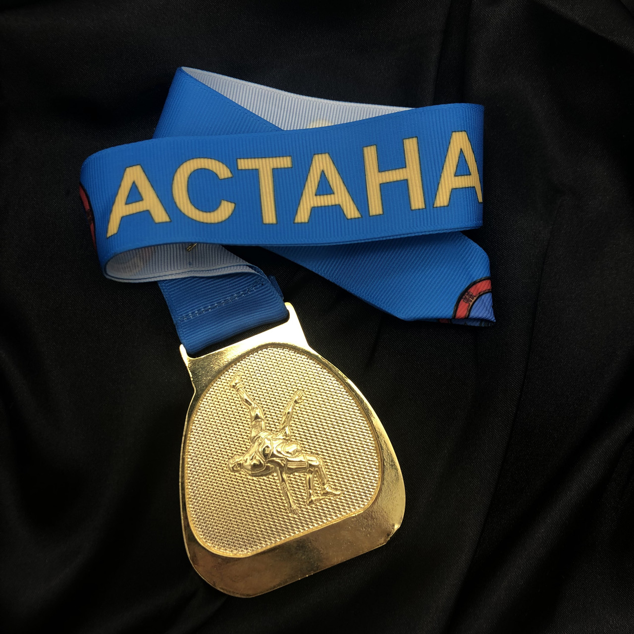 Спортивные медали с лентой