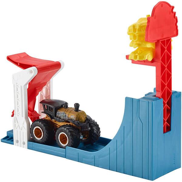 Mattel Hot Wheels Хот Вилс Игровой набор Монстр трак "Поединок в воздухе"