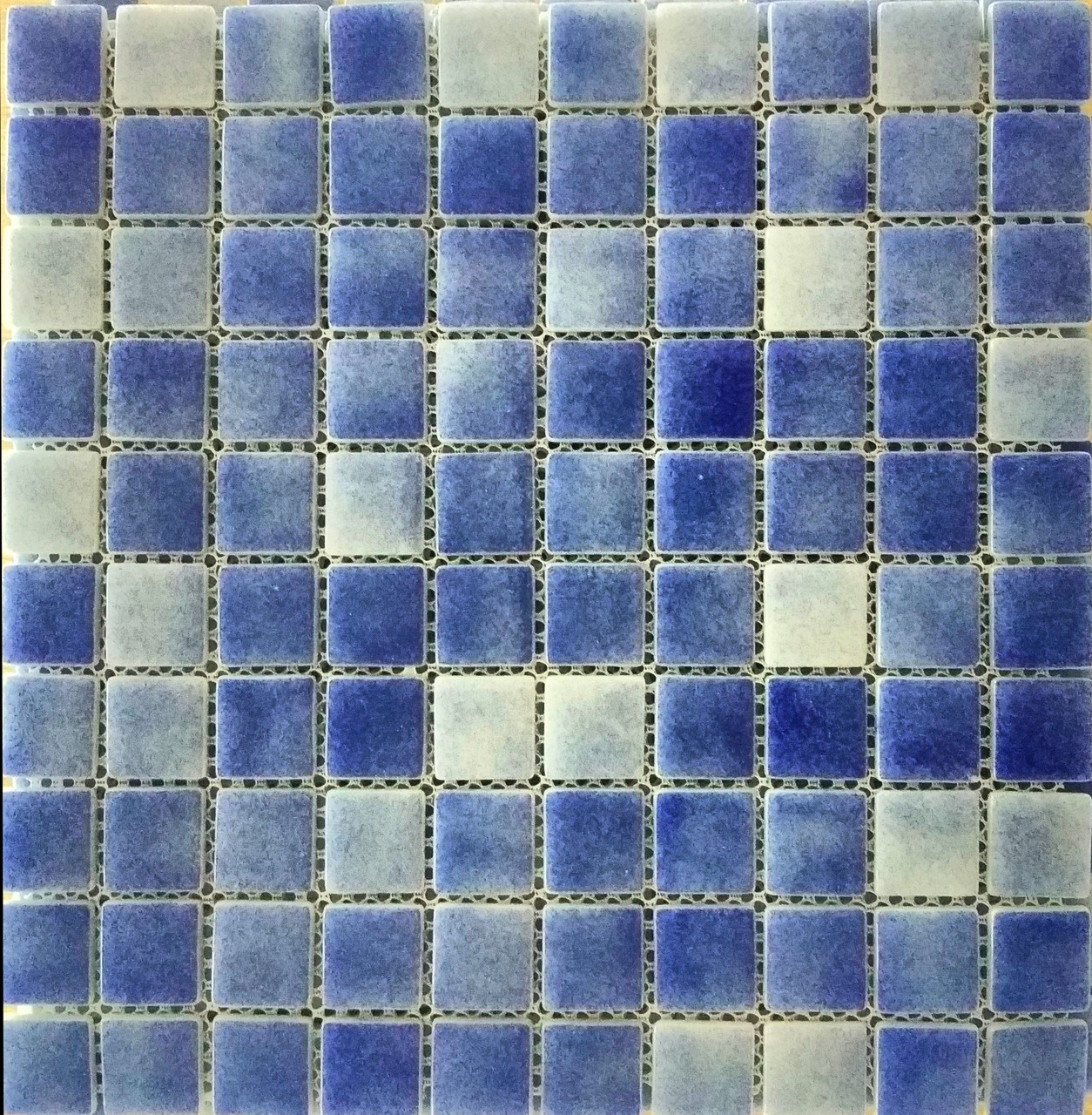 Крупная стеклянная мозаика сине-голубой