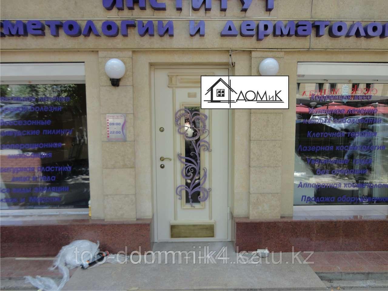 Дверь входная в салон