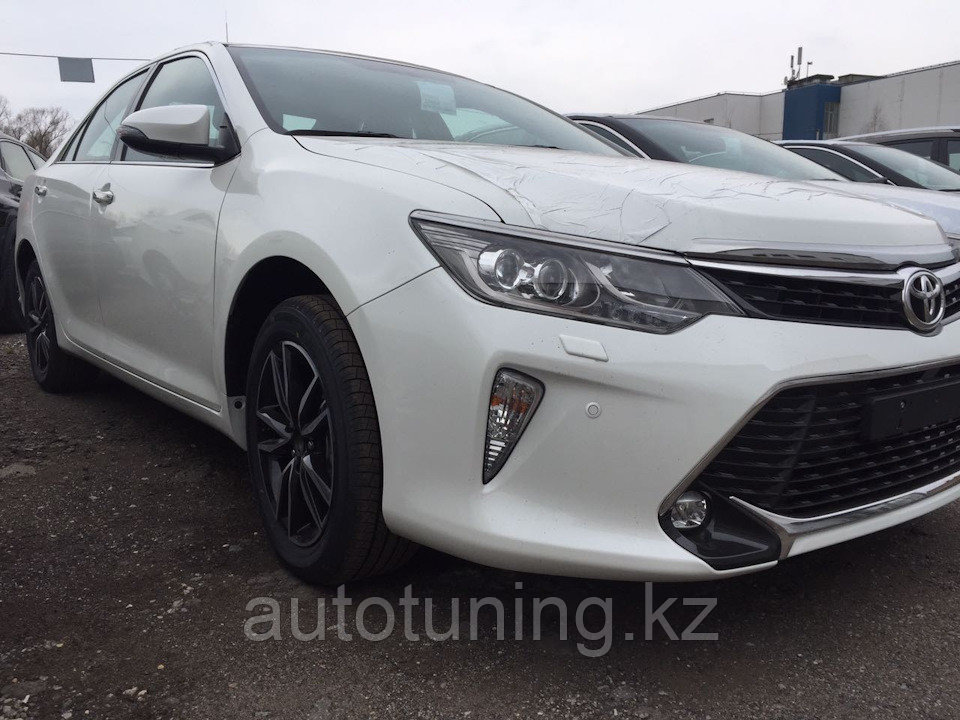 Решетка радиатора + решетка в бампер эксклюзив (Exclusive) на Toyota Camry 55 2014-2018