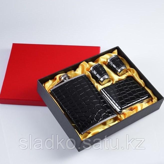 Подарочный набор 4 в 1 Черный питон фляжка 240 мл 2 рюмки портсигар чёрный - фото 1 - id-p67962050