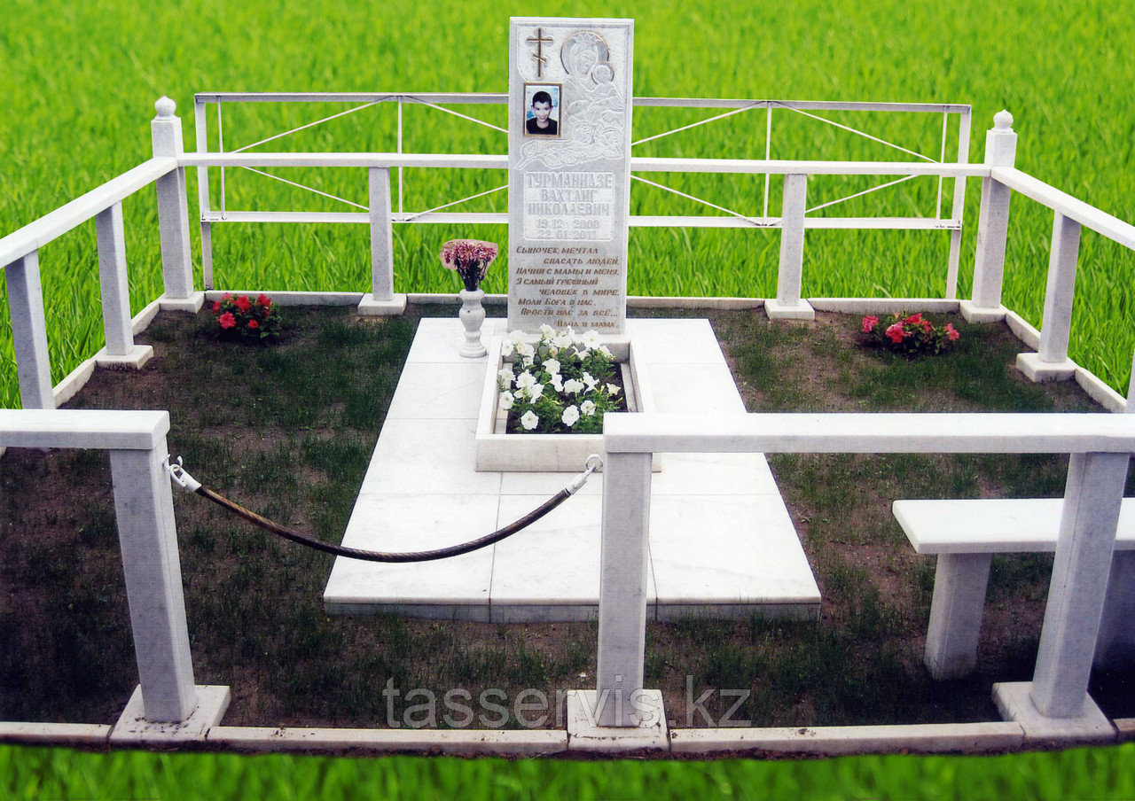 Памятник мраморный с оградой и установкой на любом кладбище Костанайской области