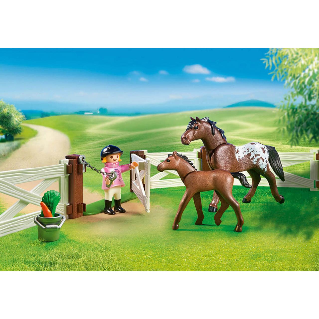 Конструктор Playmobil Конный клуб: Загон для лошадей