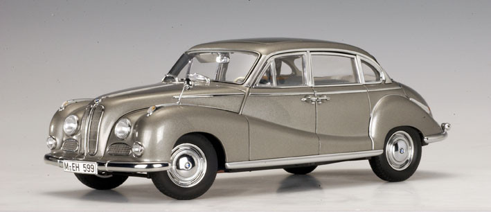 1/18 Auto Art Коллекционная модель BMW 502 2.6 Luxus, серебристо бежевый металлик
