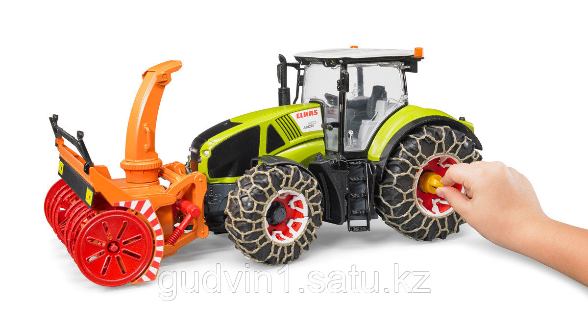 Трактор Claas Axion 950 c цепями и снегоочистителем №03-017