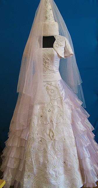 Платье свадебное с саукеле в национальном стиле